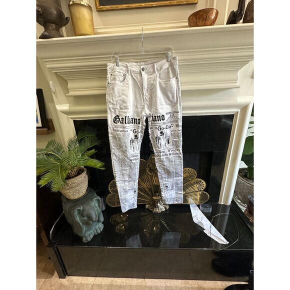 Two Pairs of Men's White Streetwear Graffiti Jeans Size 32 x 30 - Picture 3 of 4